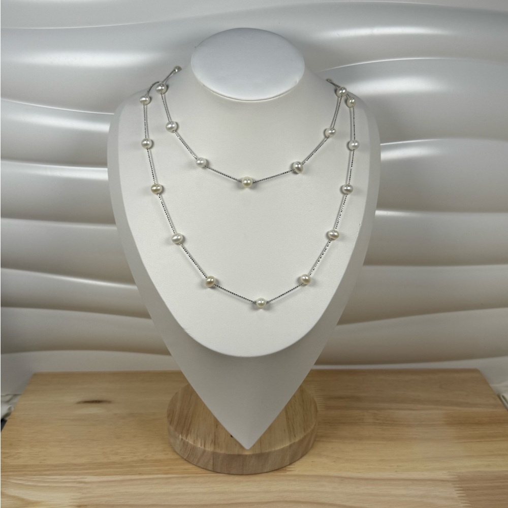 Elegant Silver and Pearl Necklace